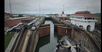 Departamento de Estado de EEUU dice que los barcos del gobierno de EEUU ahora pueden transitar por el Canal de Panamá sin cobrar tarifas