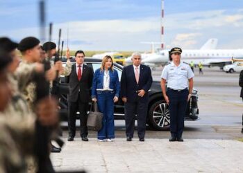 Presidente Mulino llegó a Uruguay para participar en la toma de posesión del nuevo presidente