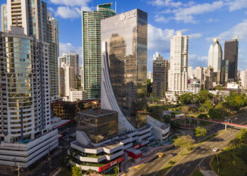 BAC: Innovación, sostenibilidad y liderazgo regional en la presentación de resultados financieros 2024