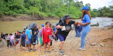 Panamá le dará permisos humanitarios a los migrantes deportados de EEUU