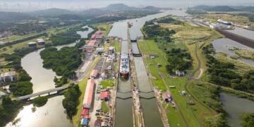 Trump exige más ahora quiere que los barcos comerciales de EEUU pasen gratis por el Canal de Panamá y Suez