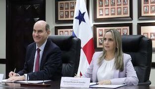Maruquel Murgas tomó posesión como Superintendente de Valores