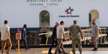 Panamá reembolsará peajes que paguen buques de la Marina de EEUU por cruzar el Canal