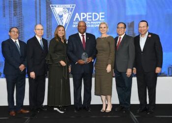 Luis Laguerre es reconocido como Ejecutivo del Año 2025 por APEDE