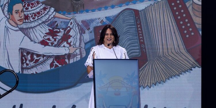 Canal de Panamá presenta 25 años de gestión panameña en una obra para la historia