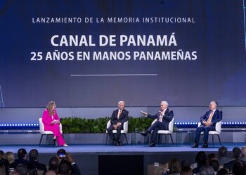 Canal de Panamá presenta 25 años de gestión panameña en una obra para la historia