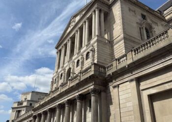 Banco de Inglaterra recorta tasas