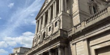 Banco de Inglaterra recorta tasas