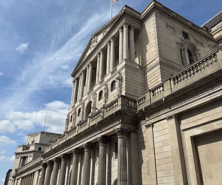 Banco de Inglaterra recorta tasas