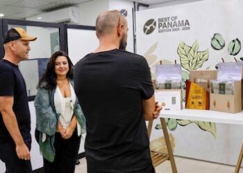 Empresarios de Dubái llegan a Panamá por el café más caro del mundo