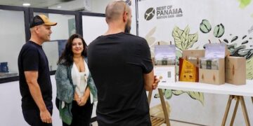 Empresarios de Dubái llegan a Panamá por el café más caro del mundo
