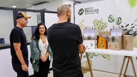 Empresarios de Dubái llegan a Panamá por el café más caro del mundo