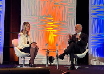 Administrador del Canal de Panamá destaca desarrollos estratégicos en conferencia marítima en Houston