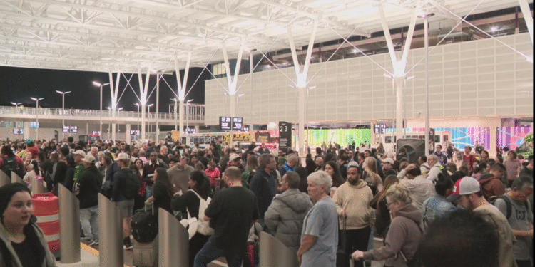 Qué está pasando en los aeropuertos de Estados Unidos y qué debes saber si viajas desde Panamá o América Latina