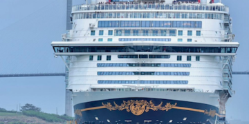 Disney rompe récord con el mayor crucero que ha transitado el Canal de Panamá