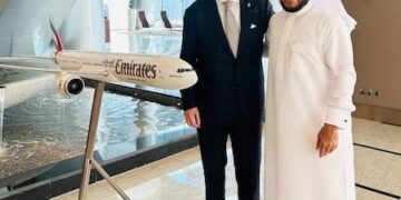 Panamá explora ruta aérea directa con Dubái tras reunión entre canciller y presidente de Emirates