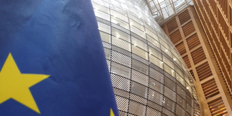 Presidente de Panamá advierte que ninguna empresa europea pueda licitar en proyectos por mantener al país en la lista discriminatoria