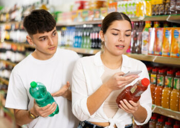 Cámara de Comercio plantea etiquetado electrónico frente a debate por sistema frontal de alimentos
