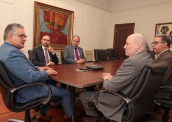 Nuevos socios del estado tras compra de AES visitan Panamá y se reúnen con el gobierno