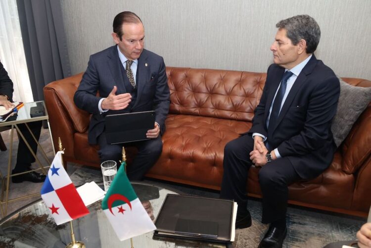 Panamá invita a embajadores de 12 países a adherirse al Tratado de Neutralizad Permanente del Canal