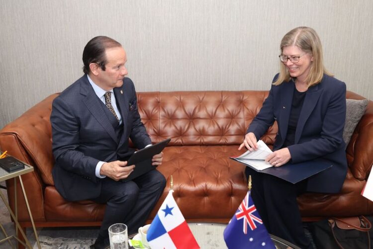 Panamá invita a embajadores de 12 países a adherirse al Tratado de Neutralizad Permanente del Canal