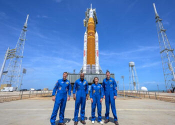 Hoy astronautas viajarán alrededor de la luna