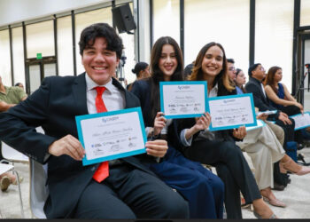 Panama gradúa su primera generación en la academia de empresas multinacionales