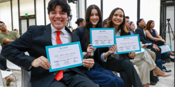 Panama gradúa su primera generación en la academia de empresas multinacionales