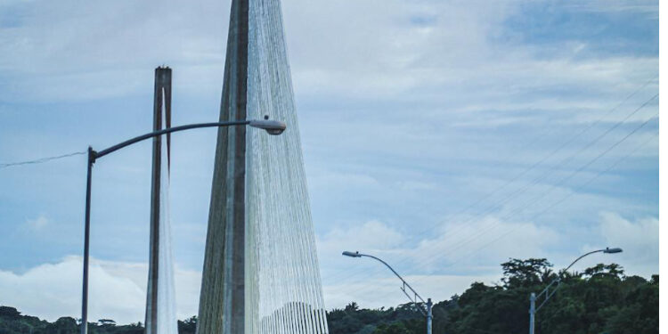 Autoridad del Tránsito habilita inversión de carriles en el Puente Centenario para aliviar tráfico hacia Panamá