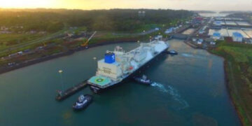 Tensiones en Medio Oriente impulsan mayor tránsito de GNL por el Canal de Panamá y aumentan pagos en subastas