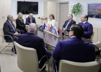 Panamá busca reforzar competitividad de su bandera en Grecia y atender impacto de retenciones en China