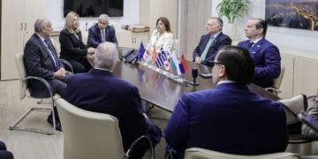 Panamá busca reforzar competitividad de su bandera en Grecia y atender impacto de retenciones en China