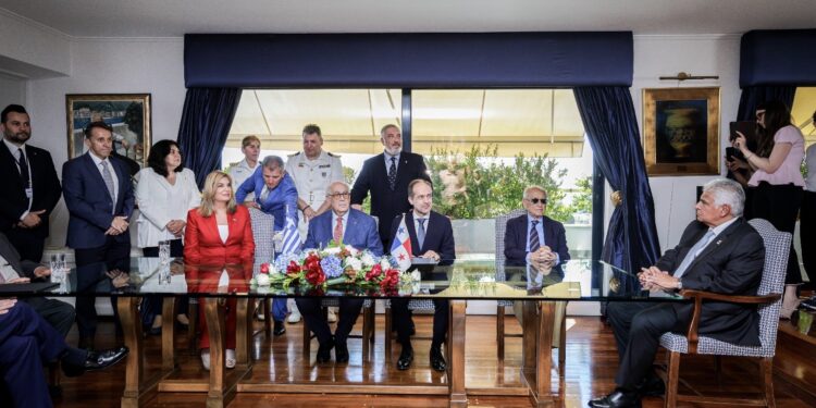 Acuerdo entre empresa panameña y naviera griega abrirá plazas para marinos nacionales