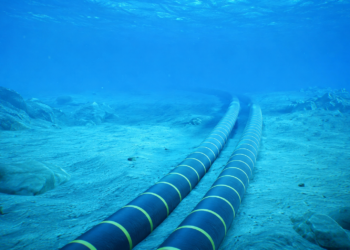 Panamá evalúa las rutas para la instalación de nuevos cables submarinos