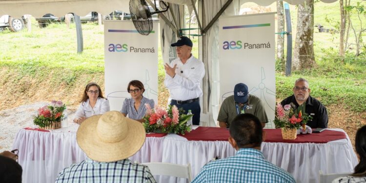 220 personas en Gualaca reciben energía