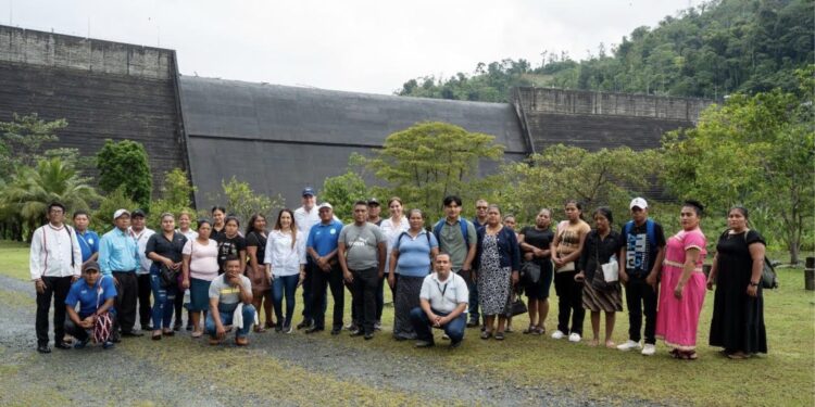 Fundación AES Panamá impulsa programa de becas técnicas para jóvenes de Bocas del Toro