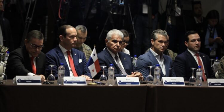 Hegseth regresa a Panamá entre elogios a Mulino y críticas a la Corte Penal Internacional