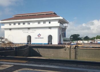 Tras esperar 14 días, un buque sin reserva pagó US$5.3 millones para cruzar el Canal de Panamá