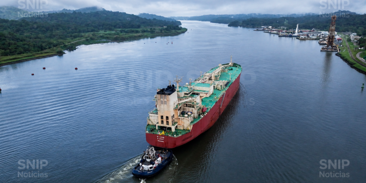 Después pagar 5.3 millones de dólares por un cupo, el G. Spirit cruza hoy el Canal de Panamá