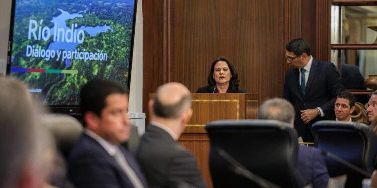 Canal de Panamá proyecta aportes al Estado por casi US$4,000 millones en 2027 y eleva derecho por tonelada